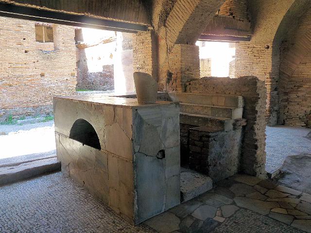 (37) Ostia Antica - Thermopolium (inn).JPG